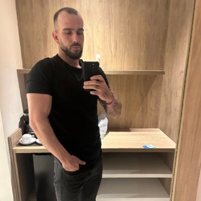 veinneau's profile picture. 