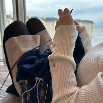 編み物アカ。石川での編み会を夢見ている人。編み図は配布してるものあります。手芸アカはフォロバ100%、怪しいアカウントはフォロバしません。
編み図➡https://t.co/WSI7ApQSyW
完成品➡https://t.co/8juPmMiYtp