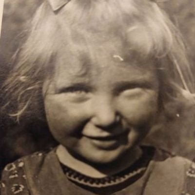 schneekin's profile picture. Hatte eine glückliche  Kindheit ohne Hass. Wünsche das allen