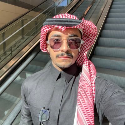 أخطّ ديرة كنها شعر و قصيد📐؛ و أنحت جسد كنه تفاصيل تمثال🏋🏻♂️| طريح بين الرخام و المرآيا | التواصل 📩 : SaudAlbulyhed@gmail.com