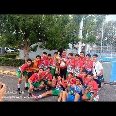Amante 100% al fútbol hincha de Mineros de Guayana y del Real Madrid.