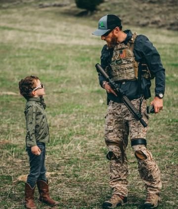 I'm USA military I'm single with one son ......🇺🇸