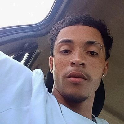 manosanttt's profile picture. Esculpido a Machado