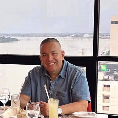 Ecuatoriano, guayaco,barcelonista,muy agradecido de la vida . ULVR.🇪🇨☕️nunca le digo no.