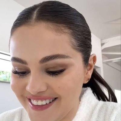 AnistonJen50128's profile picture. 