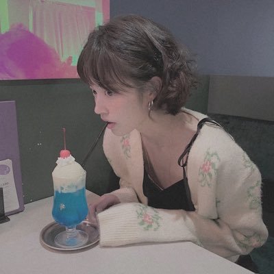 lovxisnotdying's profile picture. 네 들숨이 다정해지길 바라며 이 편지를 보내