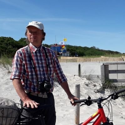 Ich bin ein Freund der Lebewesen dieser Erde. Jeden Tag sehe ich mit Begeisterung die Lebensregungen der Tiere an, die mir begegnen.
Freunde bleiben Freunde.