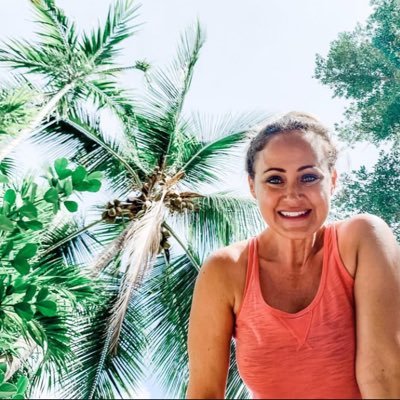 laura39525's profile picture. Investing in crypto brings up a lot of portfolio and benefits 📈📉📊