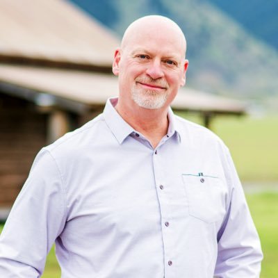 As a Registered Corporate Coach™ (RCC™) I bring a forward thinking creativity to coaching, training and mentoring business owners and executive level employees.