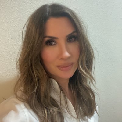 ChrisE_77's profile picture. 👩🏻‍💻 hr talent acquisition | ex-meta | ex-amazon | uw alumna