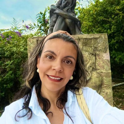 Mamá en construcción, médica internista, educadora en lactancia materna. ✨PhD en amores imposibles✨