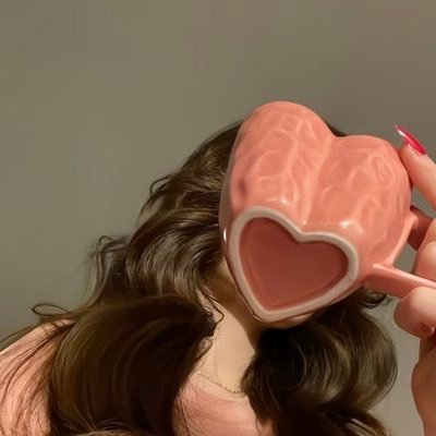 i44i40's profile picture. ترى الجمال مرة، فتغدو رهينًا لذلك مدى العمر..