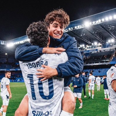 adrian_parra5's profile picture. Levantarse ya por eso que tanto nos importa, que no vamos a abandonar nunca.  Que nos duele y nos hace sufrir, pero que no podríamos vivir sin ello.