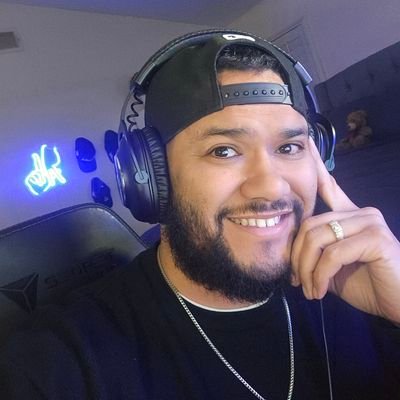🎉 Thank you for following! You officially have great taste—or you just clicked by accident, but hey, I’ll take it! 😆
I’m Lobo Azul, a gamer who thrives on ep