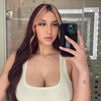 I have a very big heart🤍I meet that special someone who parks my interest🤔I love with my all not half way😍🥰