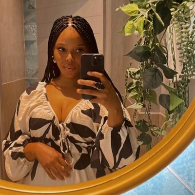 lindelwaDK's profile picture. Xhosa. Family. Art. Cats. Reggae. 🌈