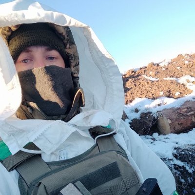 Не дуже толерантне 31-річне бидло з дикого сходу.
Літун миколізованої бригади.
Іноді роблю меми.