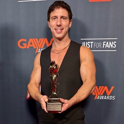 🔗https://t.co/nYT2SKqQbh🏆2025 Xbiz Male Creator of the year🏆2025 GAYVN Best Bi scene🏆2023 Fleshbot Legacy Award 💪🏼Load Boost brand ambassador.