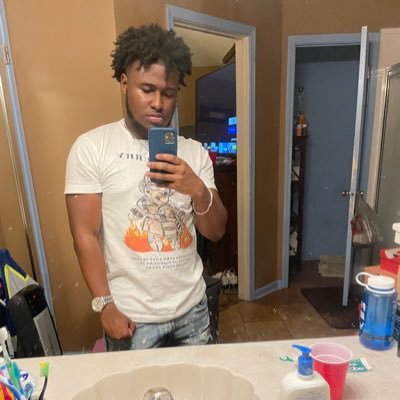 KVanrensa's profile picture. 😈🗡 IG @famoso.kv  Amosc: famosokv