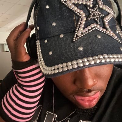 malikdastar's profile picture. chronically online as a mf .