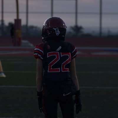 3 Sport Athlete| University City High school | C O/ ā29 | WR K & FS | IG : Davian.v22 | 5,2 110 LBS | 4.0 GPA | Contact 619-775-7668