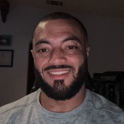 31| Brazilian jujitsu Black Belt and CrossFit enthusiast...I’m a dog 🐕 for all those people wondering what my pronouns are