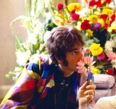 John_Kbot's profile picture. 비틀즈의 존 레논 '↓' (John Winston Ono Lennon) 비공식 한국봇입니다. 오타 지적이나 그 외 문의 사항은 DM으로. 맞팔은 자동입니다.