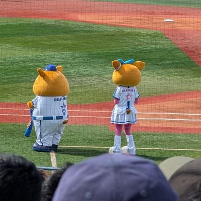 横浜在住のベイスターズファンですー!
ファン歴浅いですが盛り上げましょー!
試合見ながら適当に呟きます。
今年は現地5戦4勝1敗。月に一回のハマスタ観戦目標です!
