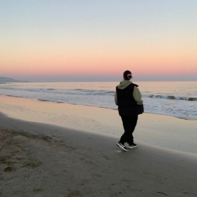 毎日1万歩を目指してウォーキング中👟
自然の中を歩くのが好きで、風景を楽しみながらマイペースに進んでいます。健康維持だけじゃなく、頭もスッキリするし、良いアイデアが浮かぶことも✨