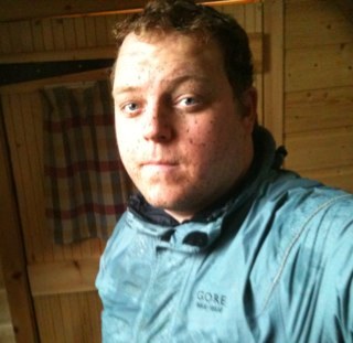 18 stone fully laden weight of my heavy cycling lycra and of course my Buff scarf. Tweet to get fit, being a Dad, VW’s and stuff. Work @fabricmouse...