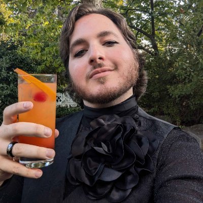 My alt account for https://t.co/d1Xt5CYA5o. I mostly spam repost going lives from other streamers that I adore.
Variety streamer. He/Him.