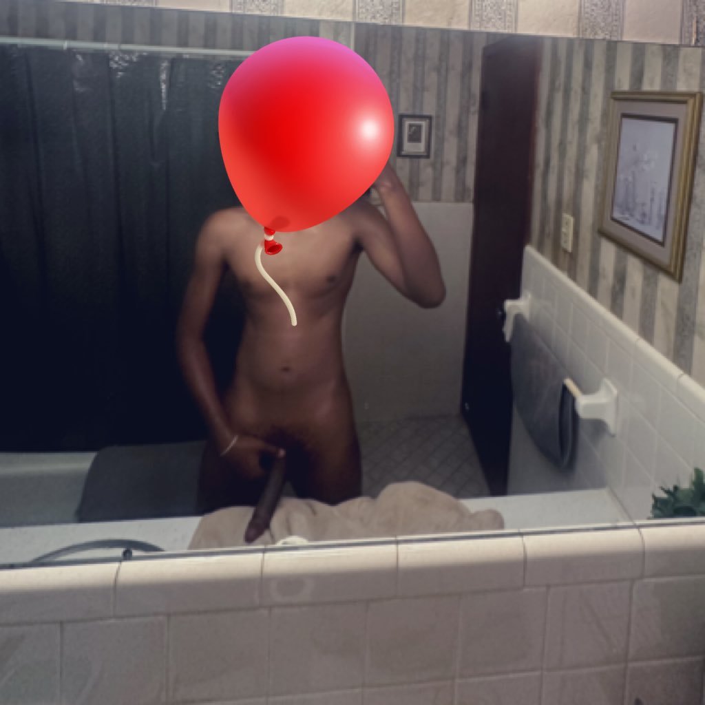 wwombraider's profile picture. 6’1”