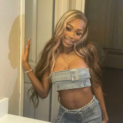 prettyj_17's profile picture. 