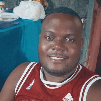 LucianoCon370's profile picture. 