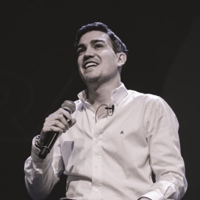 Co-Autor de Ante todo, Hacer algo. Profesor . Emprendedor . Haciendo un país donde nos queramos quedar.