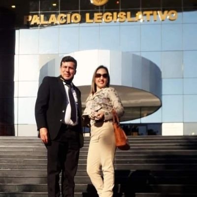 Abogado. ex Director Jurídico del Congreso. Asesor de IB. Egresado y Docente de la Facultad de Derecho de la UNE. Olimpista y liberal...