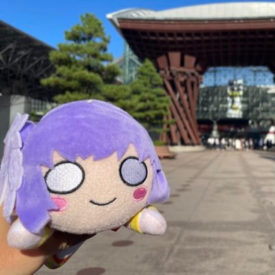 型月作品とラブライブ好きのポケモン廃人 。ちいさきいのちとちびぬいを旅先に連れ回す異常成人男性。ういさま推しのえびぷと民。我らが王▷▶@hanamiya_nina