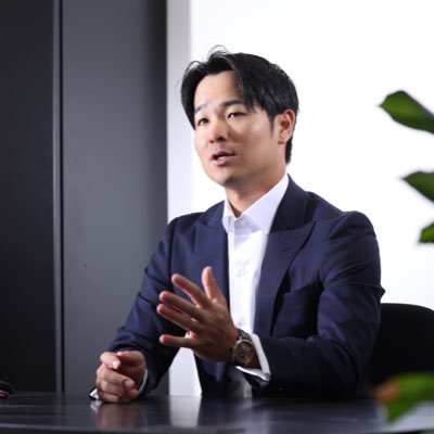 プロゴルファーを目指す保険代理店支社長。「引退までお客様の担当であり続ける」という保険営業の本質を追求していく。業界12年目、メットライフ生命にてチーム日本一を経験。膳所高→大阪市立大→三井住友銀行→保険業界