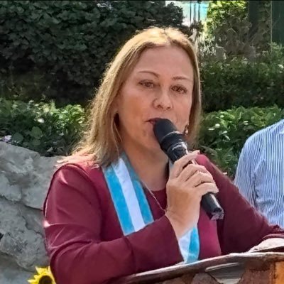 Alcaldesa de Barranco, con amplia experiencia en gobiernos locales, licenciada en turismo.