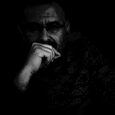 《Emek harcadığın insanlar gün
gelip seni harcadığında
büyüyorsun.》《Bir ömür daha lazım bize vefatımızdan sonra, çünkü bu ömrümüzü sadece umutlanarak geçirdik.》