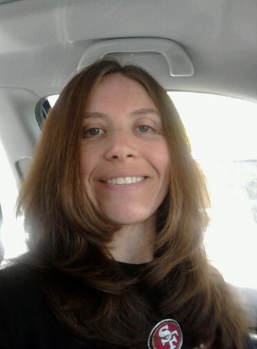 juliannav32's profile picture. 