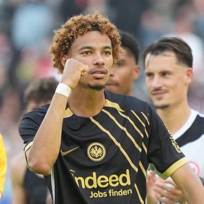 die sonne scheint wenn die eintracht geilt | @hekitike9