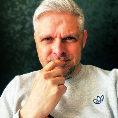 Eggert's profile picture. “Même les éléphants sont parfois faits de porcelaine”