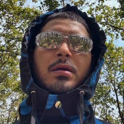 goossip2's profile picture. occasionally peaks