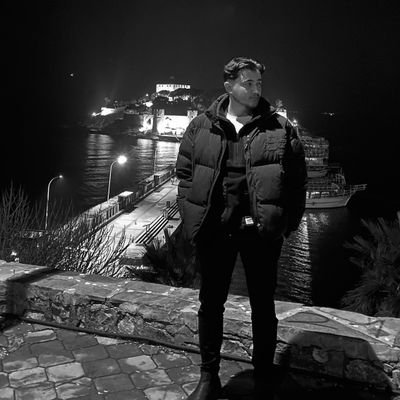 Mikailuresin08's profile picture. 