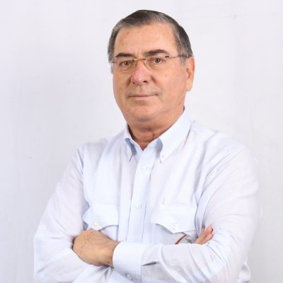 Empresario industrial haciendo Patria en Tacna y en todo el Perú. Defensor y auspiciador de la inversión privada nacional e internacional .
