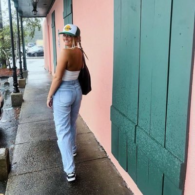 simple country girl with a good vibes and full of love ..like camping ,outdoors ,hiking and fishing …work as realtor and investment manager