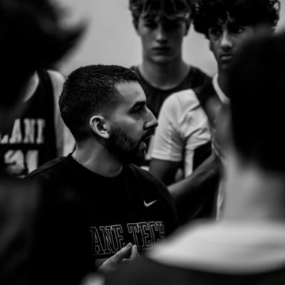 Head Sophomore Basketball Coach for @LaneTechHoops, Head Coach for 15U Local @LVL_aau, and member of the Chicago Fire Department #TheLaneWay