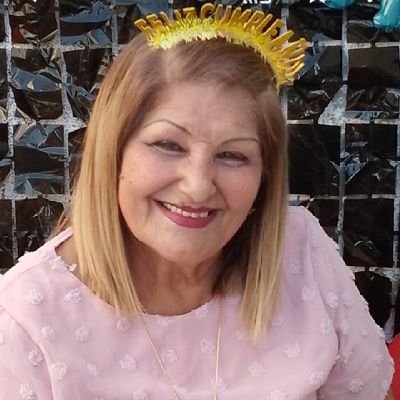 EsmirnaGomez1's profile picture. 