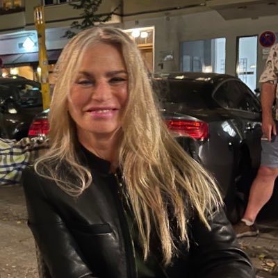 Delphina1996's profile picture. 